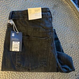 NWT Universal Thread 12 short skinny